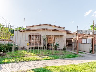 Casa à venda com 4 dormitórios, 337m² e 4 vagas no bairro Ipanema, Zona Sul de Porto Alegre