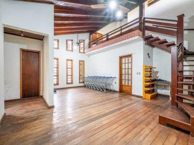 Casa à venda com 4 dormitórios, 333m² e 4 vagas no bairro Camaquã, Zona Sul de Porto Alegre