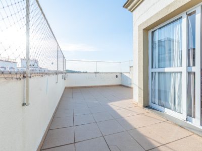 Cobertura à venda com 3 dormitórios, 134m² e 2 vagas no bairro Cavalhada, Zona Sul de Porto Alegre