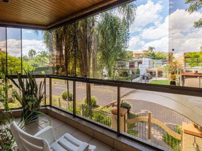 Apartamento à venda com 3 dormitórios, 206m² e 3 vagas no bairro Cristal, Zona Sul de Porto Alegre