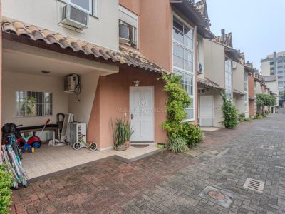 Casa em Condomínio à venda com 3 dormitórios, 169m² e 2 vagas no bairro Tristeza, Zona Sul de Porto Alegre