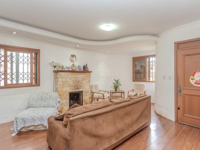 Casa à venda com 3 dormitórios, 95m² e 4 vagas no bairro Ipanema, Zona Sul de Porto Alegre