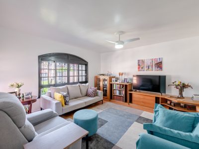 Casa à venda com 3 dormitórios, 174m² e 2 vagas no bairro Cristal, Zona Sul de Porto Alegre
