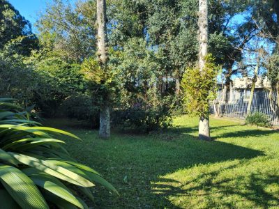 Casa à venda com 4 dormitórios, 250m² e 2 vagas no bairro Ipanema, Zona Sul de Porto Alegre