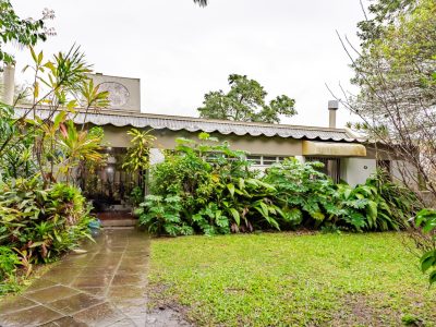 Casa à venda com 5 dormitórios, 600m² e 10 vagas no bairro Vila Assunção, Zona Sul de Porto Alegre