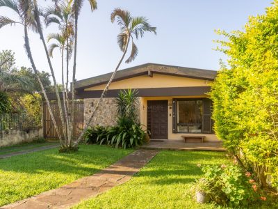 Casa à venda com 3 dormitórios, 135m² e 3 vagas no bairro Ipanema, Zona Sul de Porto Alegre