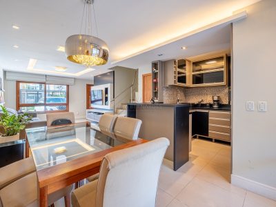 Casa à venda com 3 dormitórios, 134m² e 2 vagas no bairro Hípica, Zona Sul de Porto Alegre