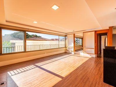 Apartamento à venda com 3 dormitórios, 104m² e 2 vagas no bairro Cavalhada, Zona Sul de Porto Alegre