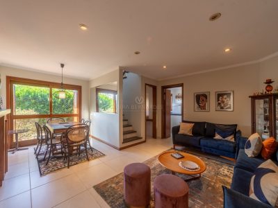 Casa em Condomínio à venda com 3 dormitórios, 198m² e 2 vagas no bairro Tristeza, Zona Sul de Porto Alegre