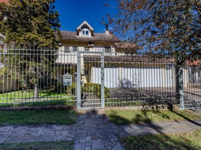Casa à venda com 4 dormitórios, 352m² e 5 vagas no bairro Jardim Isabel, Zona Sul de Porto Alegre