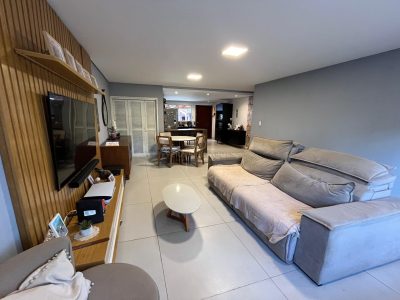 Casa à venda com 2 dormitórios, 100m² e 5 vagas no bairro Camaquã, Zona Sul de Porto Alegre