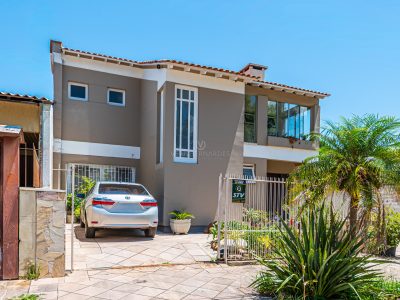 Casa à venda com 3 dormitórios, 240m² e 3 vagas no bairro Ipanema, Zona Sul de Porto Alegre