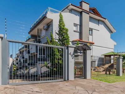 Casa em Condomínio à venda com 3 dormitórios, 215m² e 3 vagas no bairro Jardim Isabel, Zona Sul de Porto Alegre