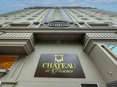 Apartamento Frente Mar  à venda com 4 dormitórios, 177m² e 3 vagas no bairro Centro em Itapema