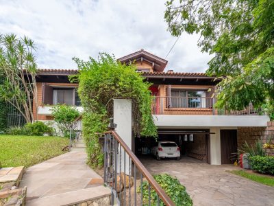 Casa à venda com 4 dormitórios, 437m² e 4 vagas no bairro Jardim Isabel, Zona Sul de Porto Alegre