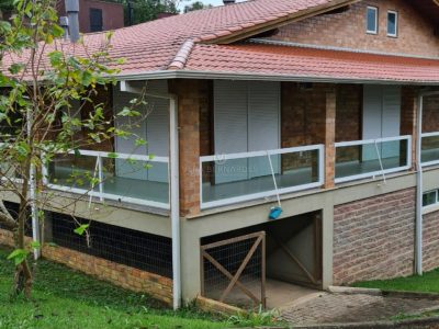 Casa Térrea à venda com 2 dormitórios, 320m² e 4 vagas no bairro Belém Velho, Zona Sul de Porto Alegre