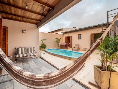 Casa à venda com 3 dormitórios, 131m² e 5 vagas no bairro Cavalhada, Zona Sul de Porto Alegre