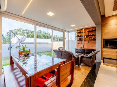Casa em Condomínio à venda com 3 dormitórios, 230m² e 4 vagas no bairro Alphaville, Zona Sul de Porto Alegre