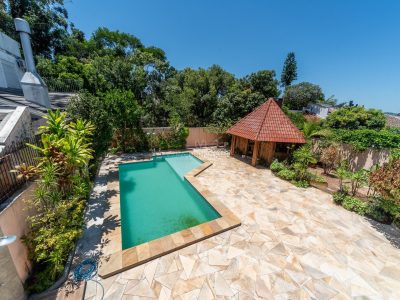 Casa à venda com 4 dormitórios, 646m² e 5 vagas no bairro Jardim Isabel, Zona Sul de Porto Alegre