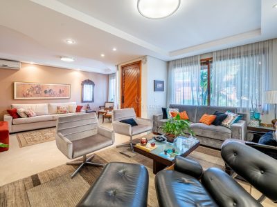 Casa em Condomínio à venda com 3 dormitórios, 290m² e 2 vagas no bairro Cristal, Zona Sul de Porto Alegre
