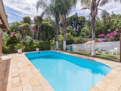 Casa à venda com 4 dormitórios, 260m² e 4 vagas no bairro Espírito Santo, Zona Sul de Porto Alegre