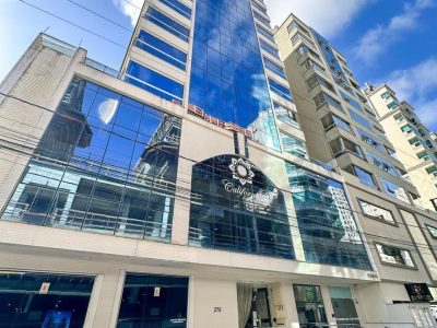 Apartamento à venda com 3 dormitórios, 116m² e 2 vagas no bairro Meia Praia em Itapema
