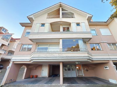 Casa em Condomínio à venda com 3 dormitórios, 220m² e 2 vagas no bairro Pedra Redonda, Zona Sul de Porto Alegre