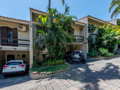 Casa em Condomínio à venda com 3 dormitórios, 197m² e 1 vaga no bairro Cristal, Zona Sul de Porto Alegre