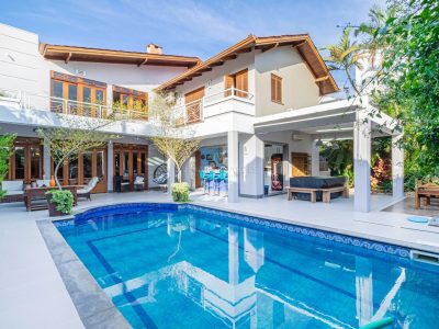 Casa à venda com 4 dormitórios, 580m² e 4 vagas no bairro Jardim Isabel, Zona Sul de Porto Alegre