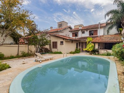 Casa à venda com 3 dormitórios, 220m² e 4 vagas no bairro Ipanema, Zona Sul de Porto Alegre
