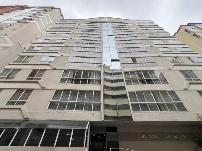 Apartamento à venda com 3 dormitórios, 141m² e 2 vagas no bairro Meia Praia em Itapema