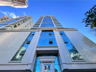 Apartamento à venda com 3 dormitórios, 141m² e 3 vagas no bairro Centro em Itapema
