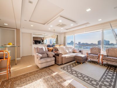 Apartamento à venda com 3 dormitórios, 128m² e 2 vagas no bairro Menino Deus, Zona Sul de Porto Alegre