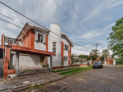 Casa à venda com 5 dormitórios, 280m² e 2 vagas no bairro Jardim Isabel, Zona Sul de Porto Alegre