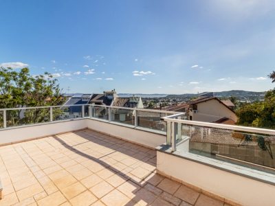 Casa à venda com 4 dormitórios, 470m² e 2 vagas no bairro Imperial Park, Zona Sul de Porto Alegre