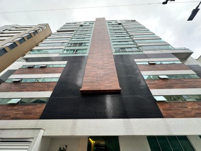 Apartamento à venda com 3 dormitórios, 130m² e 3 vagas no bairro Meia Praia em Itapema