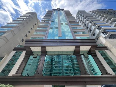 Apartamento à venda com 4 dormitórios, 182m² e 3 vagas no bairro Meia Praia em Itapema