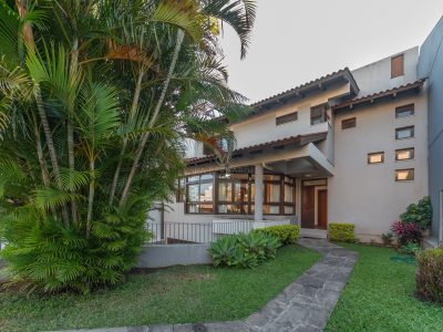 Casa à venda com 3 dormitórios, 287m² e 3 vagas no bairro Ipanema, Zona Sul de Porto Alegre