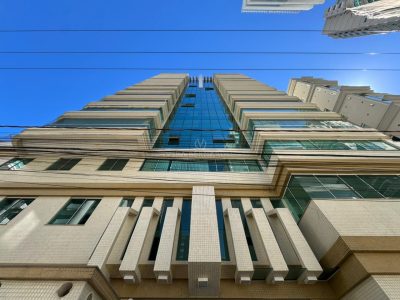 Apartamento à venda com 4 dormitórios, 180m² e 3 vagas no bairro Meia Praia em Itapema