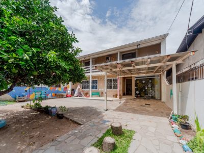 Casa à venda com 3 dormitórios, 243m² e 2 vagas no bairro Hípica, Zona Sul de Porto Alegre