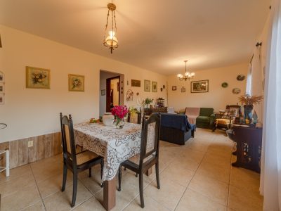 Casa Térrea à venda com 4 dormitórios, 111m² e 2 vagas no bairro Espírito Santo, Zona Sul de Porto Alegre