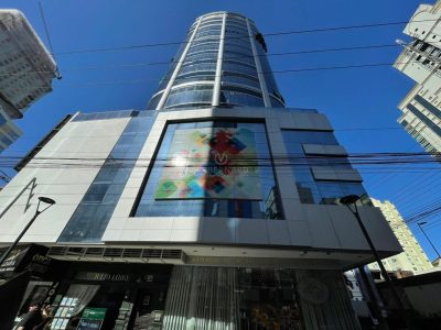 Apartamento à venda com 4 dormitórios, 225m² e 3 vagas no bairro Meia Praia em Itapema