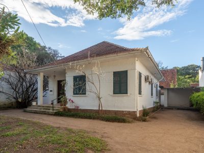 Casa à venda com 4 dormitórios, 140m² e 4 vagas no bairro Tristeza em Porto Alegre