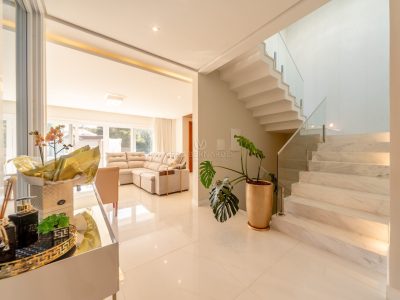 Casa em Condomínio à venda com 3 dormitórios, 201m² e 4 vagas no bairro Vila Nova, Zona Sul de Porto Alegre