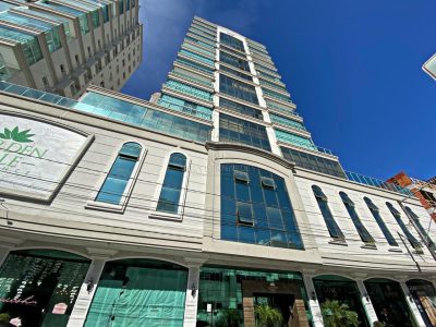 Apartamento à venda com 3 dormitórios, 126m² e 3 vagas no bairro Meia Praia em Itapema