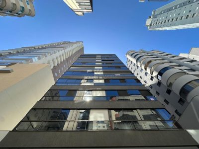 Apartamento à venda com 3 dormitórios, 1.232m² e 1 vaga no bairro Meia Praia em Itapema