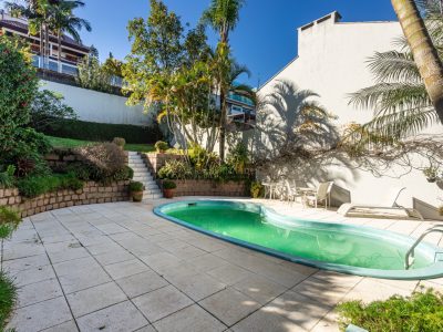 Casa à venda com 3 dormitórios, 360m² e 4 vagas no bairro Jardim Isabel, Zona Sul de Porto Alegre