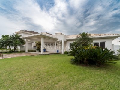 Casa em Condomínio à venda com 3 dormitórios, 253m² e 2 vagas no bairro Terra Ville, Zona Sul de Porto Alegre