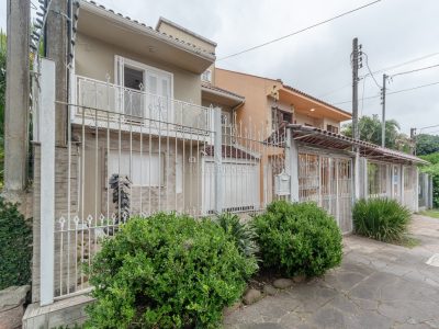Casa à venda com 3 dormitórios, 161m² e 4 vagas no bairro Ipanema, Zona Sul de Porto Alegre