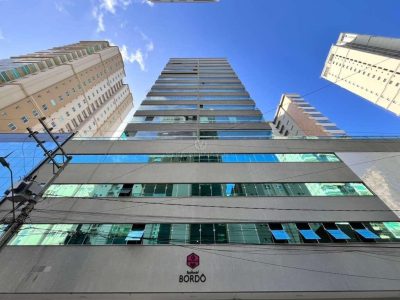 Apartamento à venda com 3 dormitórios, 131m² e 2 vagas no bairro Meia Praia em Itapema